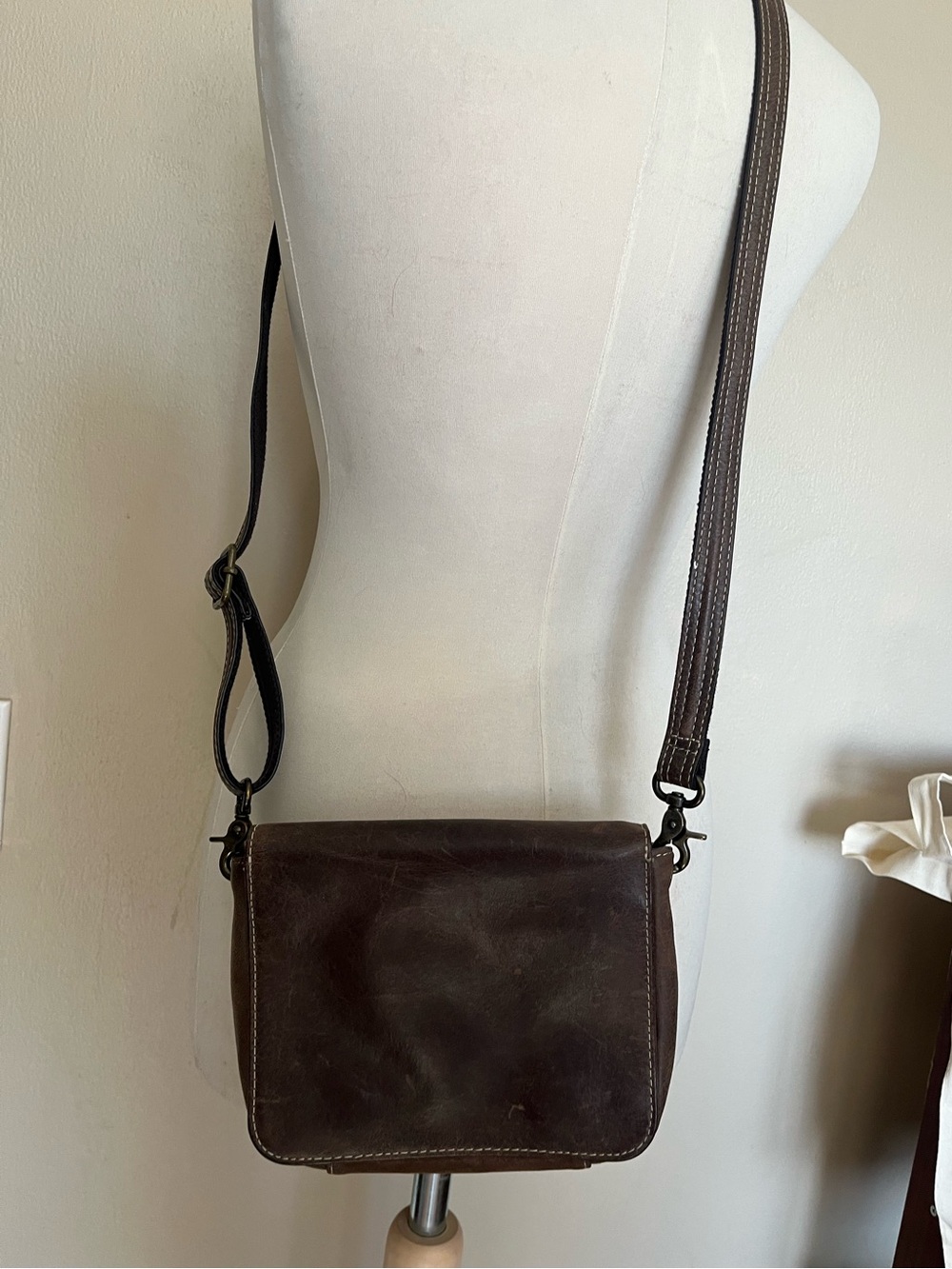 Brown Leather Messenger Bag with Adjustable Strap, Mama’s Tote brand.
